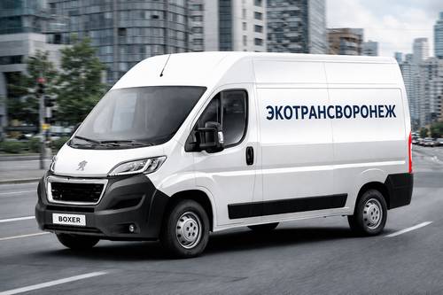 Фургон ЭКОТРАНСВОРОНЕЖ в городском пейзаже